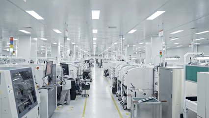 陽(yáng)光電源光伏逆變器SMT生產(chǎn)車間自動(dòng)化產(chǎn)線,產(chǎn)品出口150多個(gè)國(guó)家和地區(qū)。